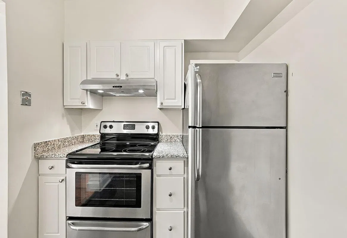 2 bed, 1163 sqft, $3,198 — Photo 2