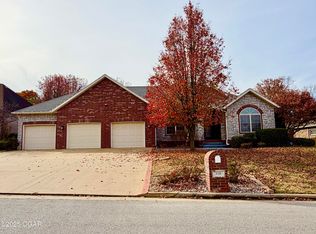 318 Fox Fire Ct, Joplin, MO 64801