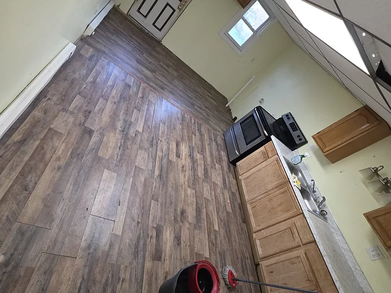 323 N Vine St — Photo 15