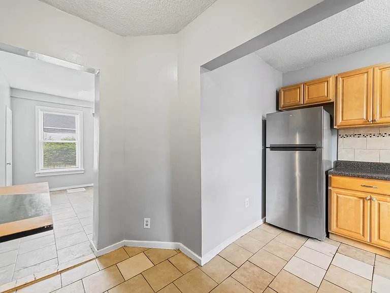 705 Dixwell Ave #1R — Photo 4
