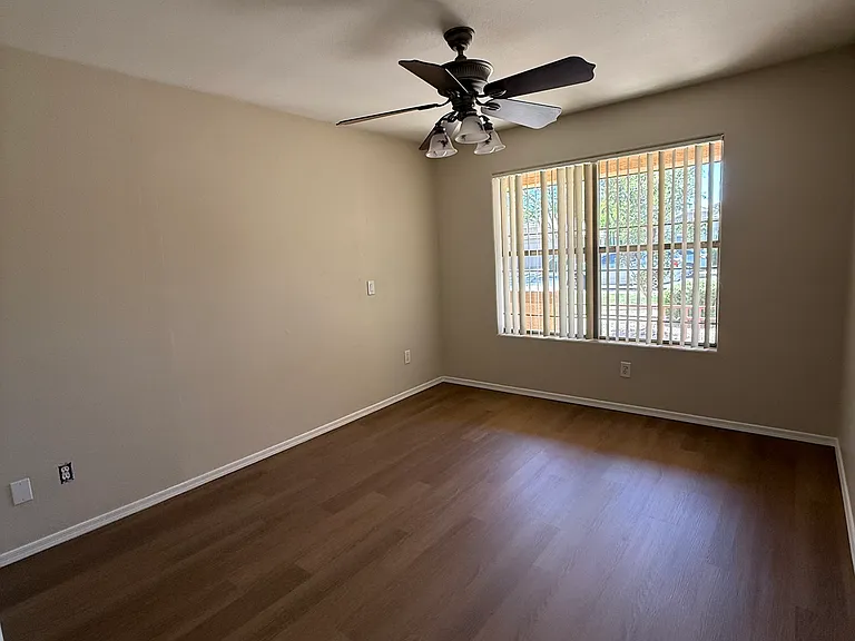 2062 E Willow Wick Rd — Photo 5
