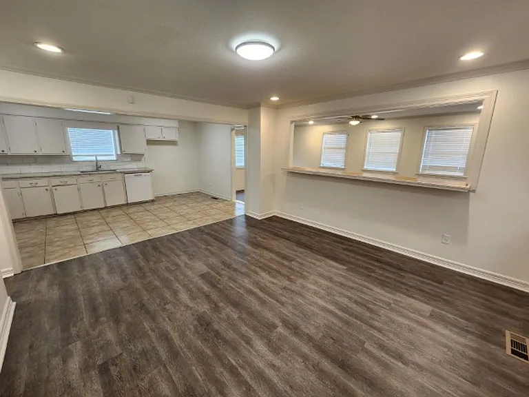 3112 Potter St — Photo 2