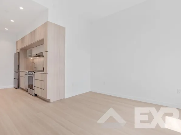 33 4th Street image 5 of 14