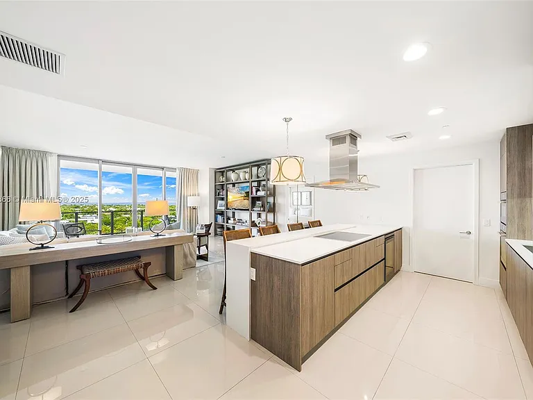 360 Ocean Dr #905S — Photo 5
