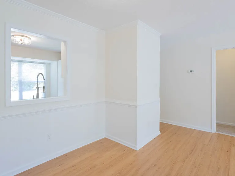 405 Lakeview Ct — Photo 9