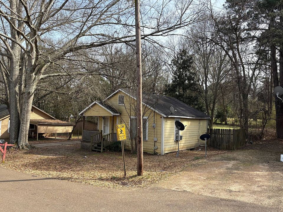 2nd image of 623 Fairground St