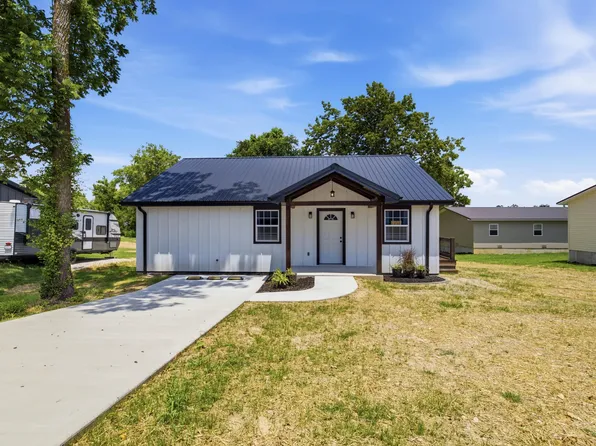 110 W Clinton Street, Mansfield, MO 65704