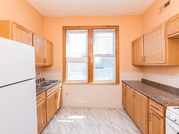 2nd image of 1461 W Chicago Ave #1616