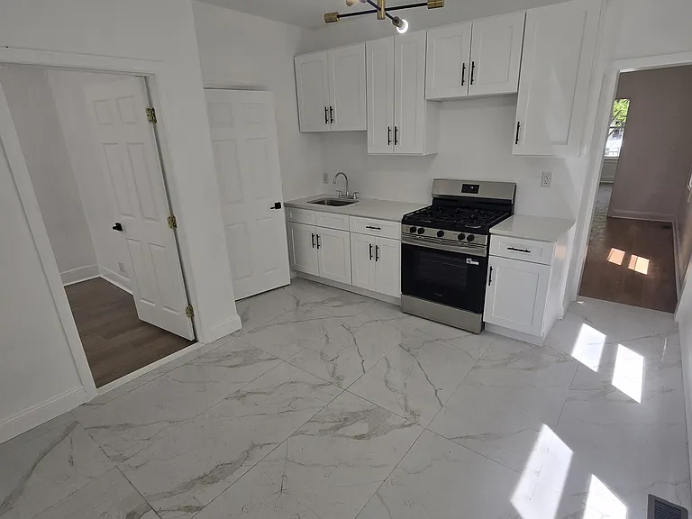 616 Court St #G2 — Photo 11