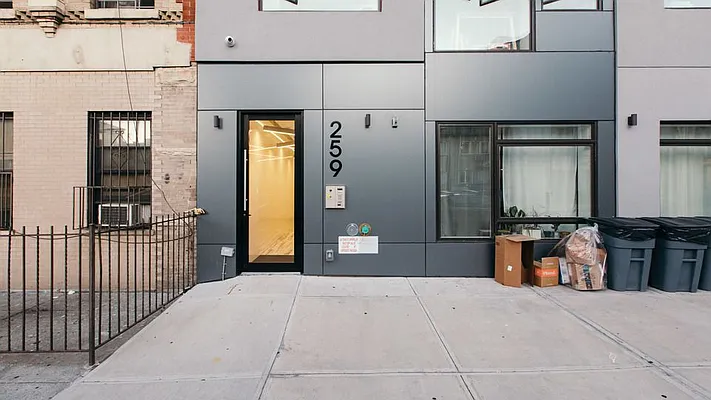 Rented by Nooklyn NYC LLC | media 44