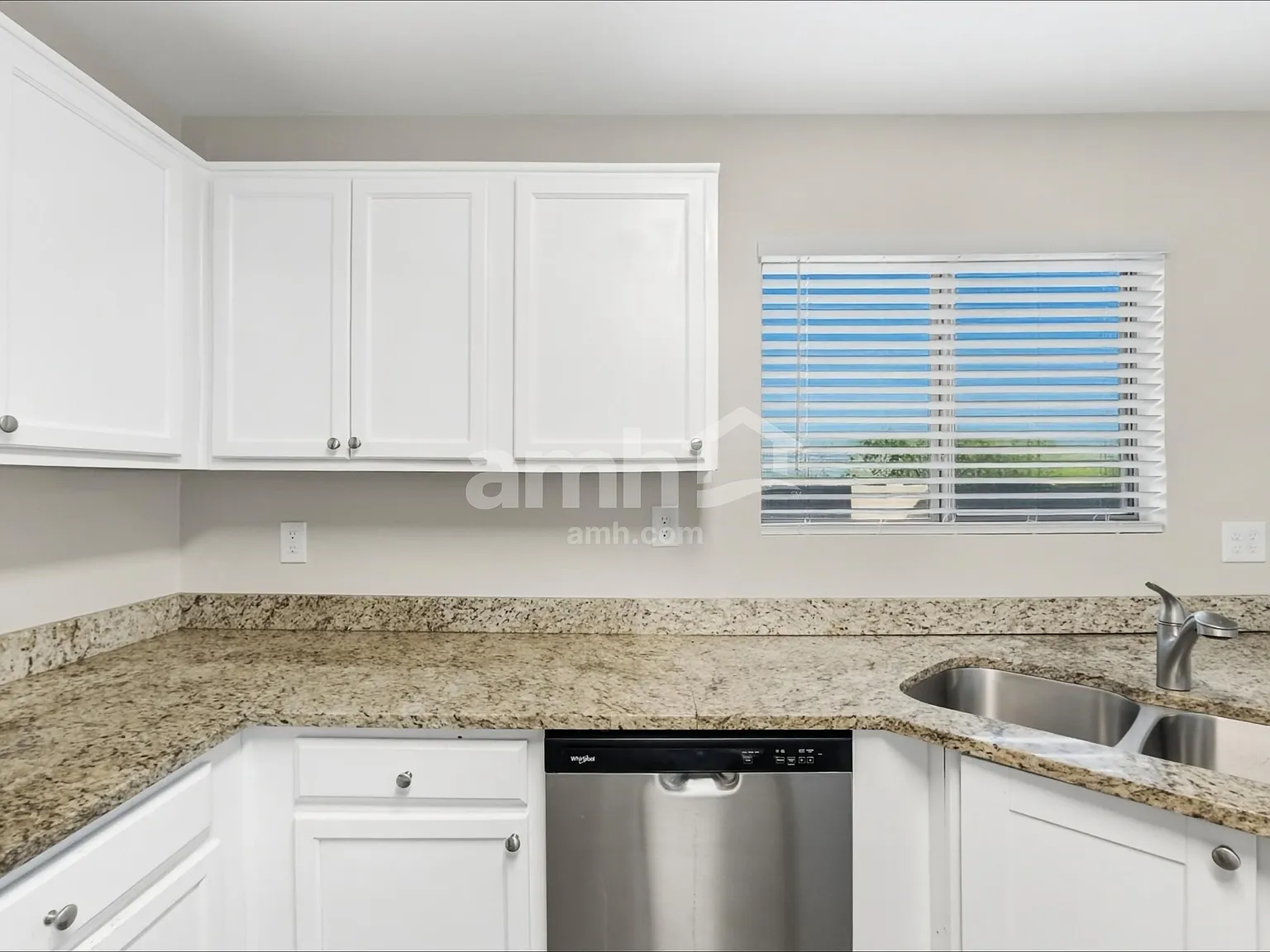 4 bed, 2.0 bath, 1844 sqft, $2,000 — Photo 4