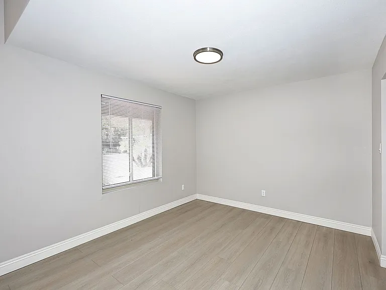 2131 E Geneva Dr — Photo 9