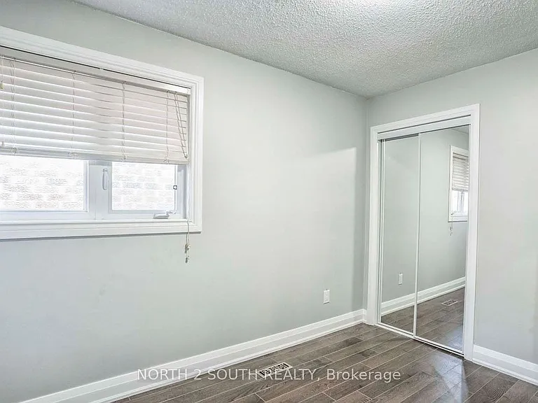 37 Loire Ct #UPPER — Photo 32