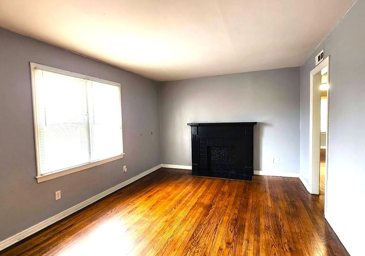2301 N Gatewood Ave — Photo 4