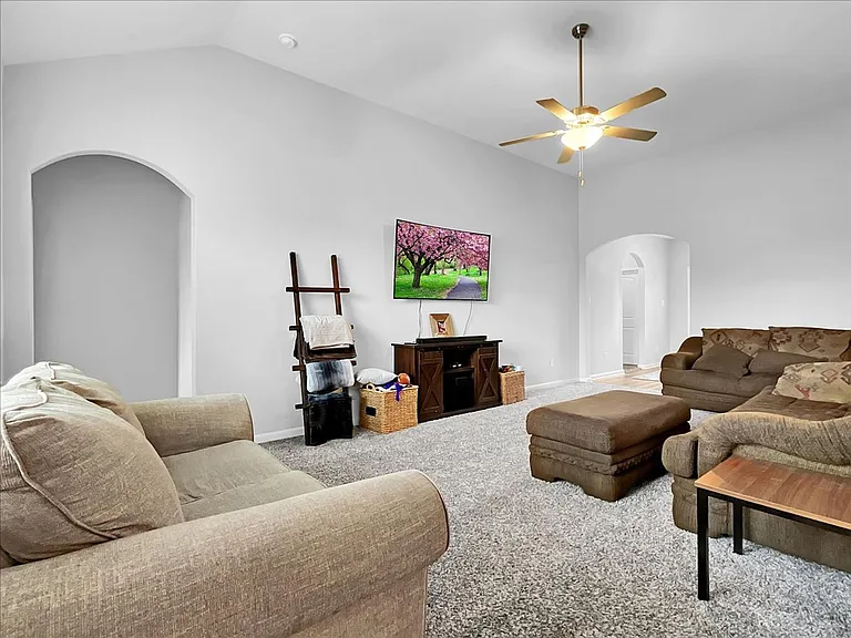 2112 Erlinda Dr — Photo 4
