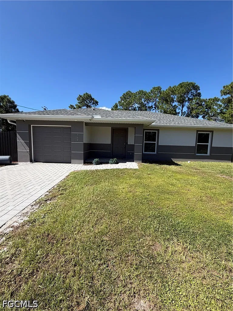 3 bed, 2.0 bath, 1258 sqft, $2,300 — Photo 1