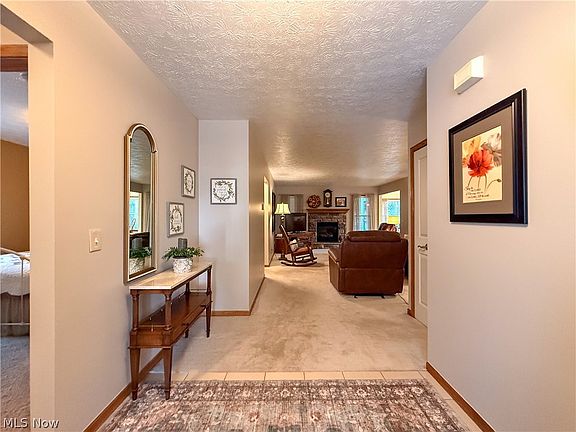 3rd image of 100 Pondview Cir