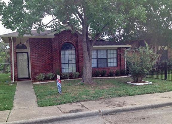 3rd image of 10424 Summer Oaks Dr