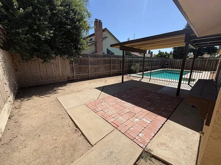 2943 W Ashland Ave — Photo 30