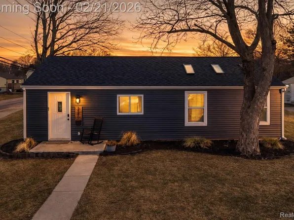 34590 Stellwagen St, Wayne, MI 48184