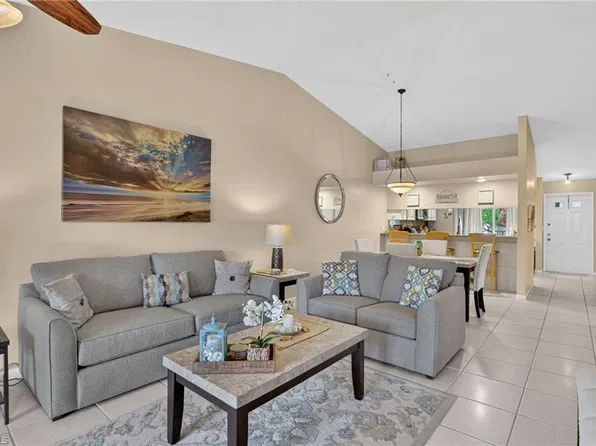 4060 Ice Castle Way APT 10, Naples, FL 34112