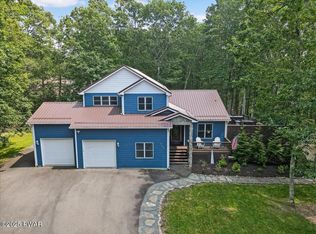 102 Tupelo Ln, Greentown, PA 18426