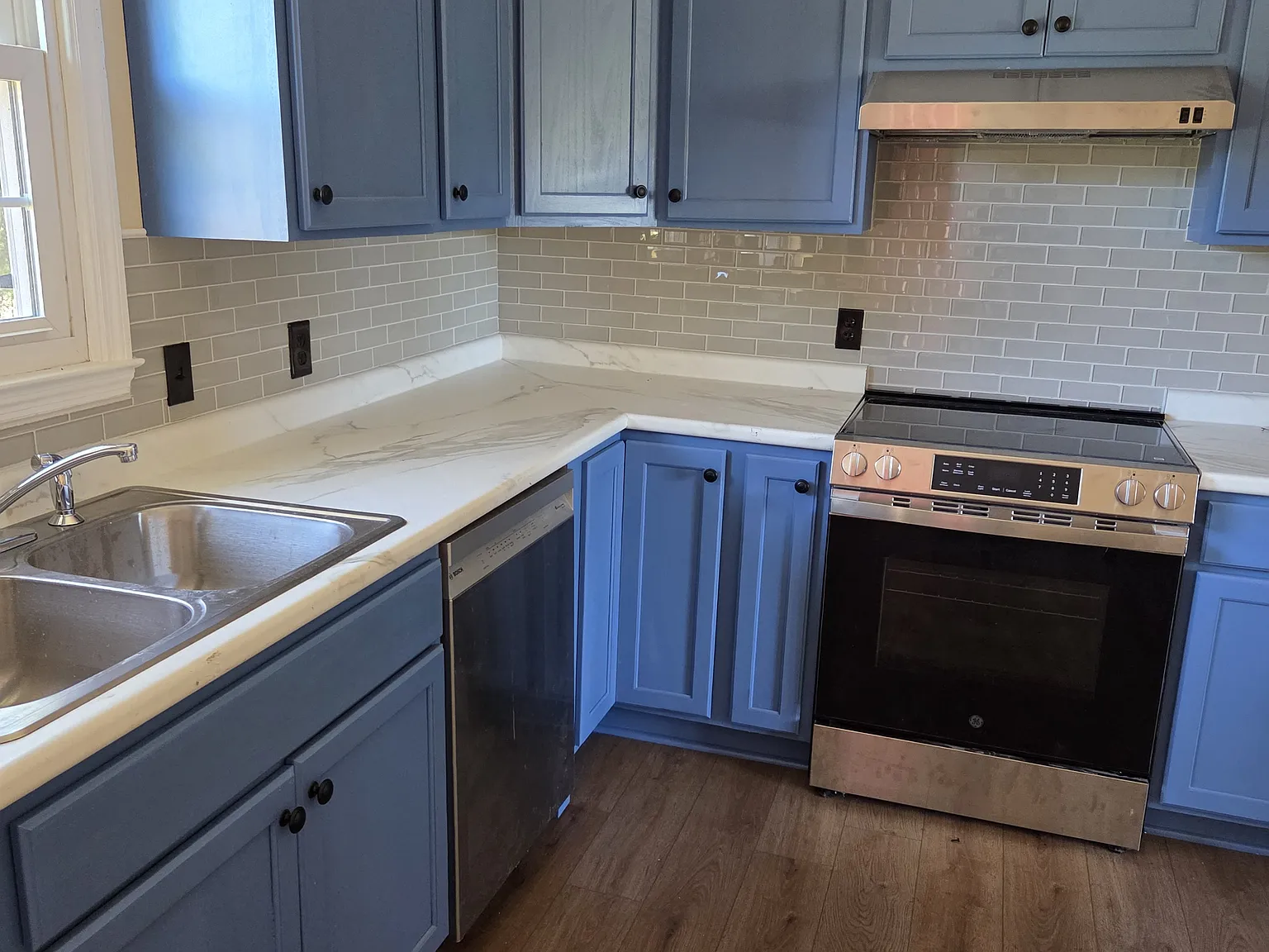 3 bed, 1.5 bath, 1500 sqft, $2,000 — Photo 2