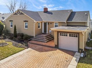 202 Beachside Dr, Stevensville, MD