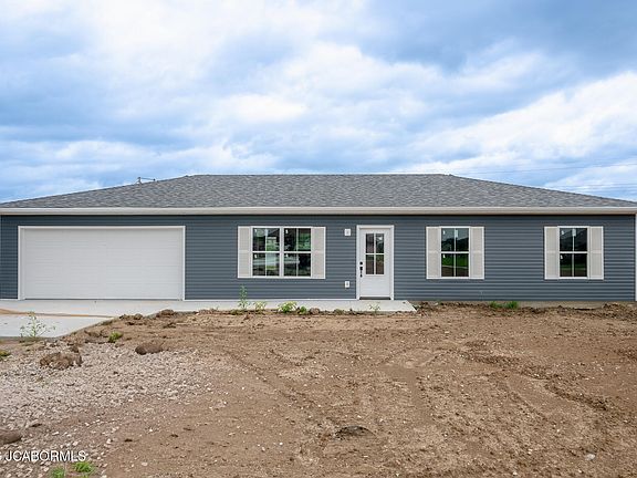 3rd image of 2121 Lyndell Blvd