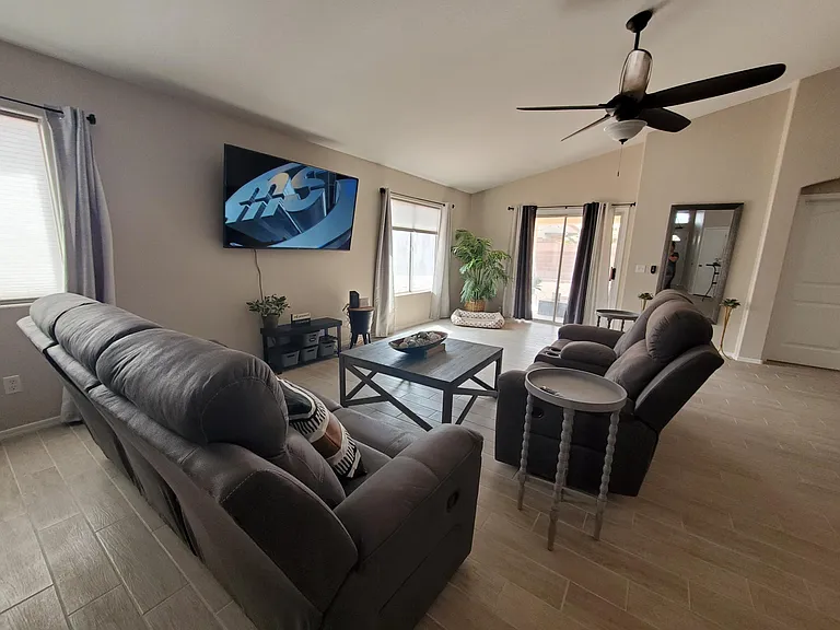 2915 N River Creek Pl — Photo 2