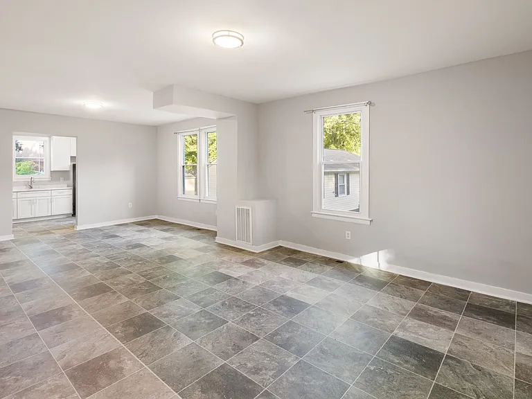 465 Terrace Ave — Photo 3