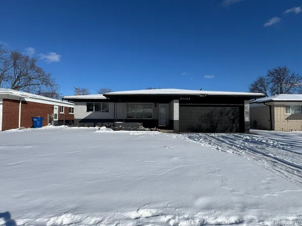 27120 Newport Dr, Warren, MI 48088