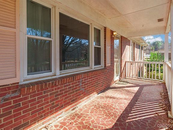 4th image of 135 Old Gregory Ln