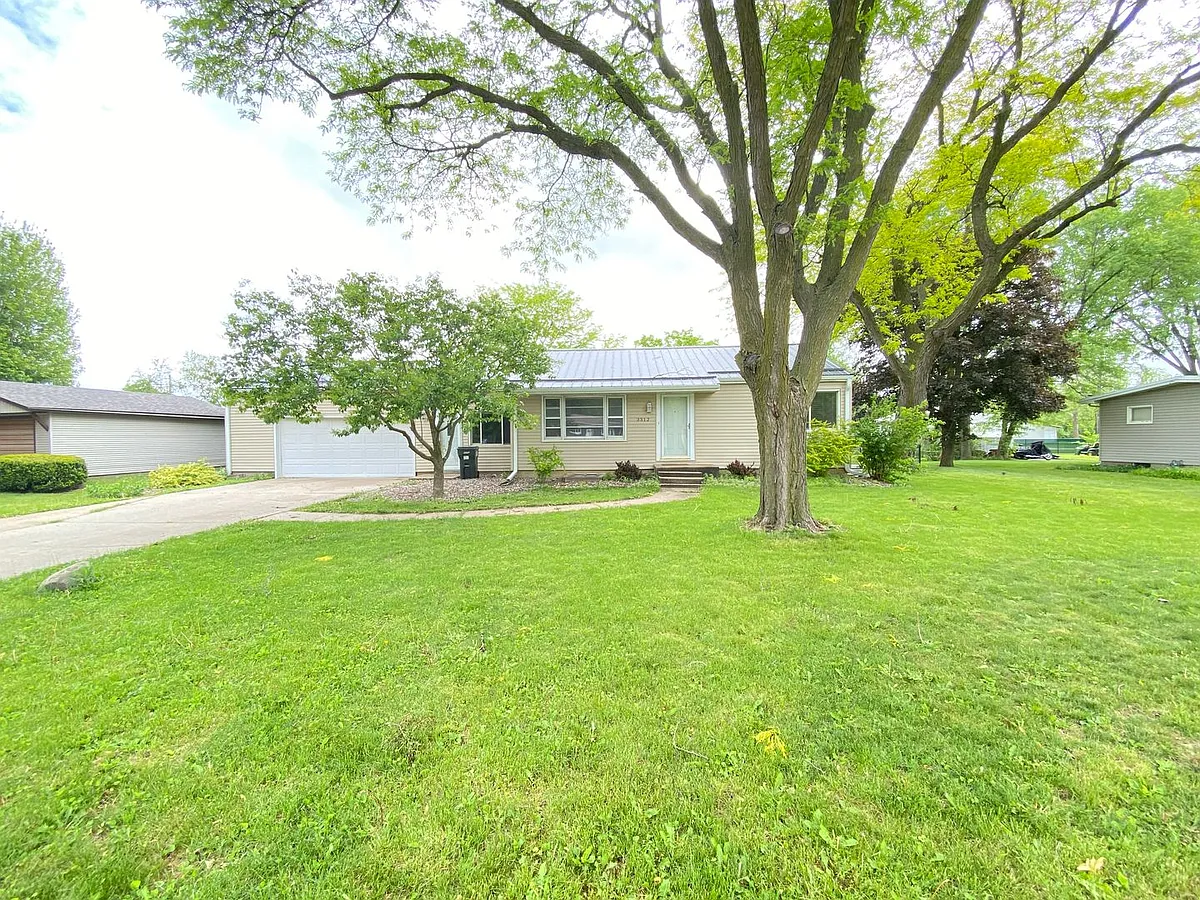 Photo 1 of 25 - 3312 Panther Ln - Cedar Falls, IA Primary Photo - 3312 Panther Ln