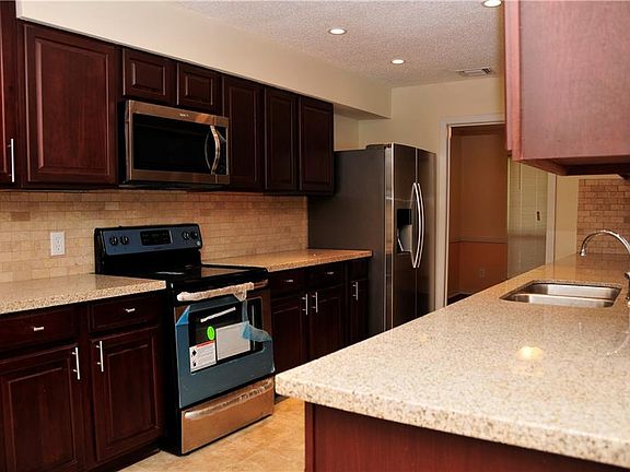 5th image of 131 Mantlebrook Dr