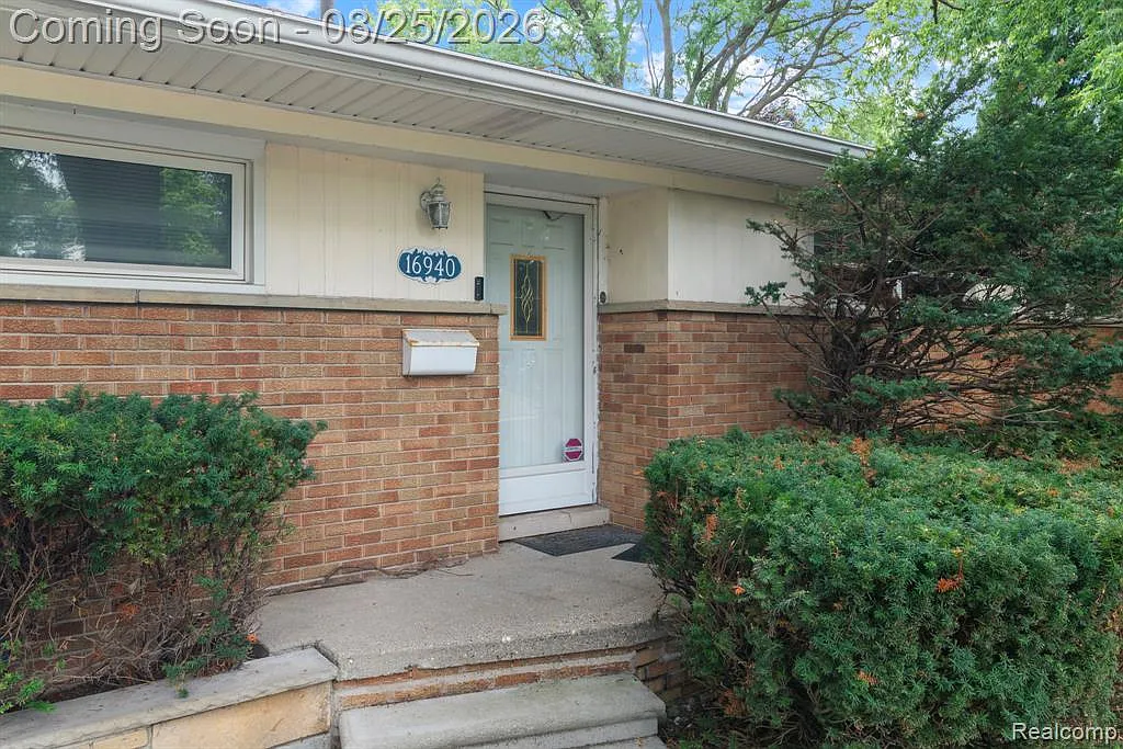 3 bed, 2.0 bath, 1876 sqft, $2,000 — Photo 4