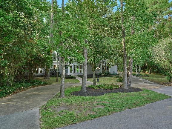 5th image of 2611 Royal Circle Dr