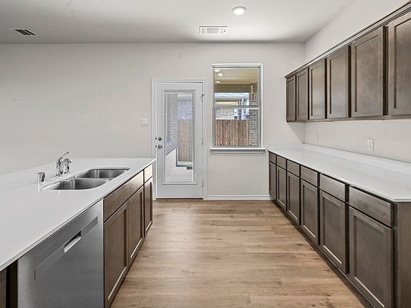 5th image of 650 Glee Stem Rd