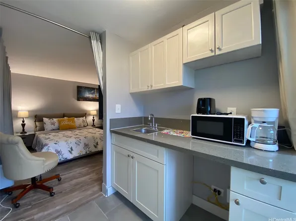 2463 Kuhio Ave APT 501, Honolulu, HI 96815