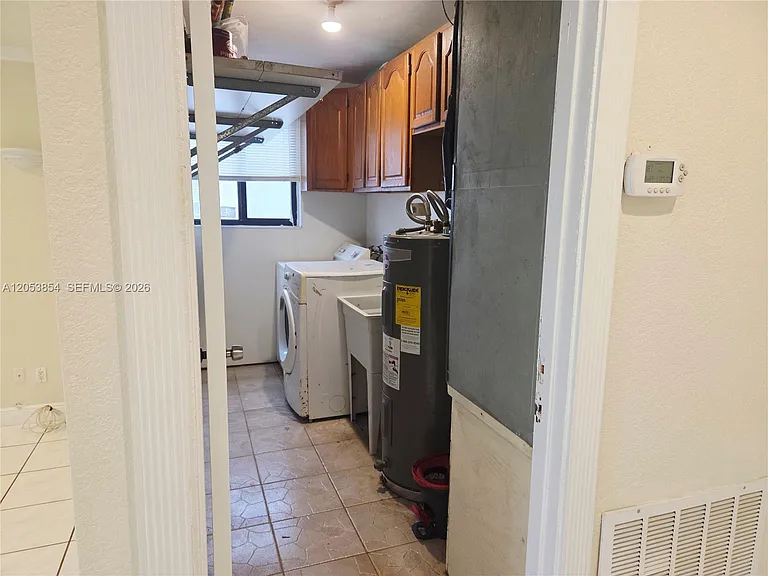 4004 SW 20th St — Photo 22