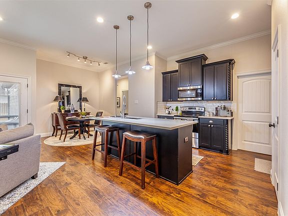 4th image of 3436 Fashion St