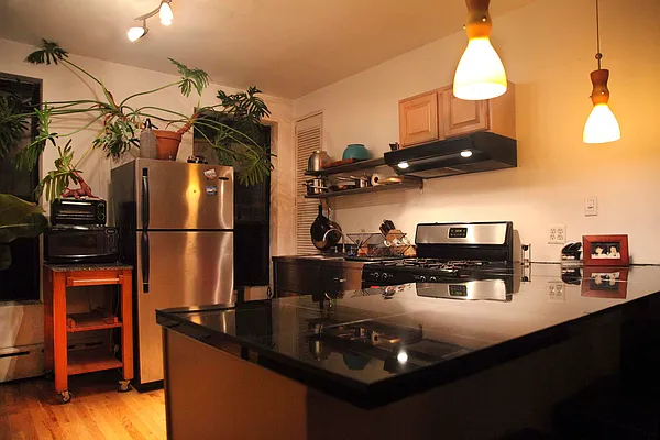 Rented by Bedford Realty USA Corp | media 14