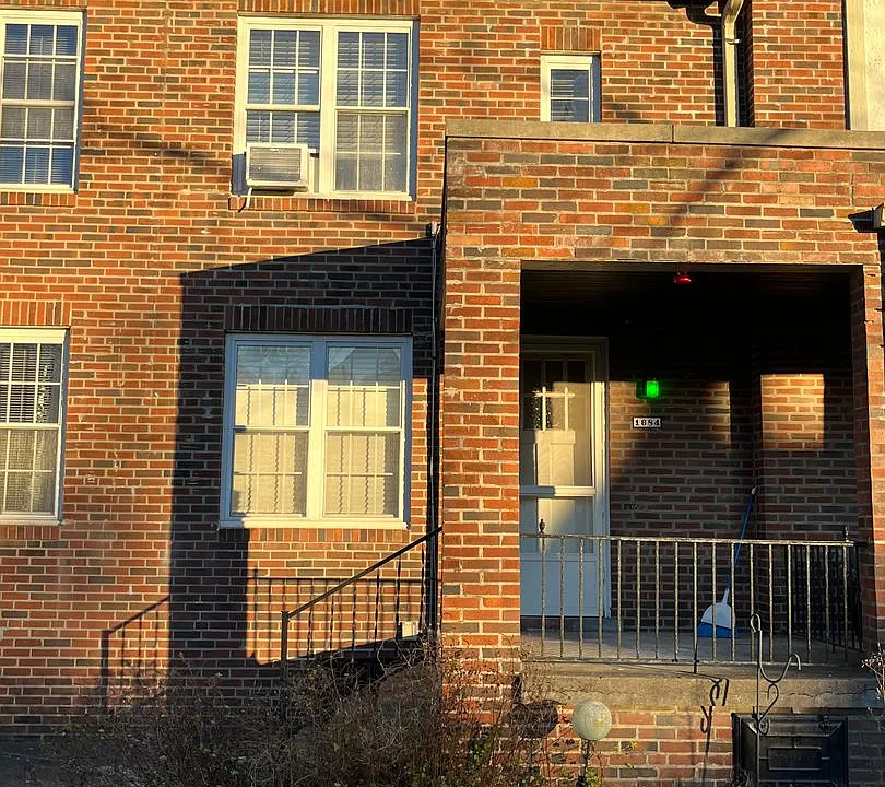 Wile - 1682-1688 Wyandotte Rd