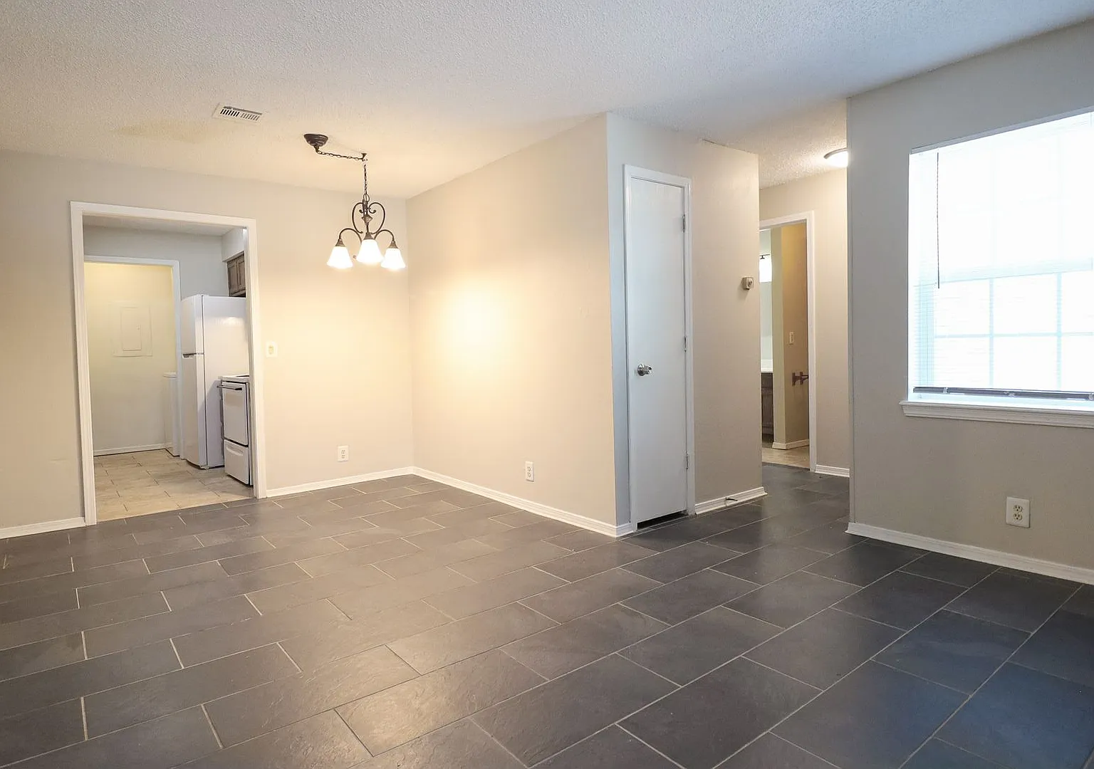 Charming 1 Bed/ 1 Bath Condo in South Tulsa! — Photo 4