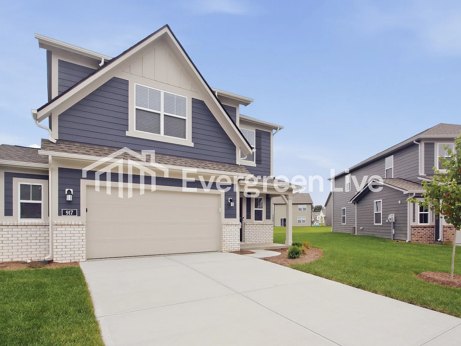 5 bed, 3.0 bath, 2460 sqft, $2,240 — Photo 2