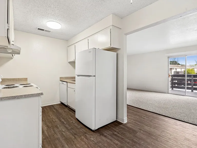 Clayton Crossing Apartments — Photo 36