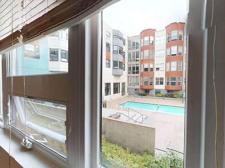 2000 Post — Photo 105