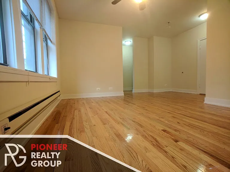 619 W Melrose St #D2 — Photo 3