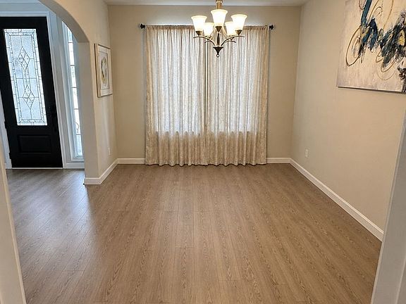 5th image of 221 Ashley Way