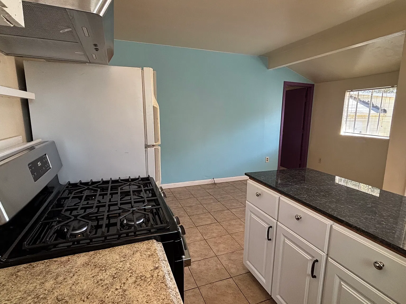 3 bed, 1.5 bath, 725 sqft, $2,500 — Photo 3